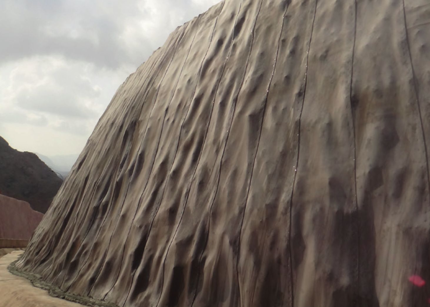 Revestimiento de talud con manta de concreto