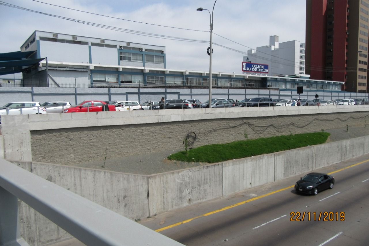 Muro de contención terminado en vía urbana (2019)